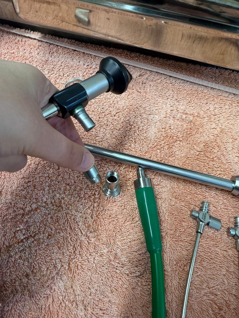 Rigid scope adapters for the light cable fitting